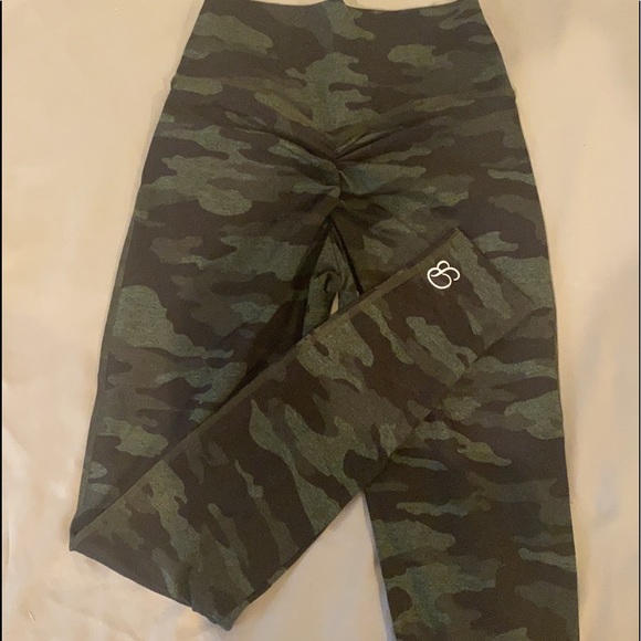 Bombshell camo🖤 - Picture 4 of 6